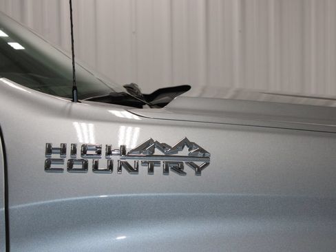 Used 2025 Chevrolet Silverado 1500 High Country w/ High Country Premium Package AWD/4WD image 13