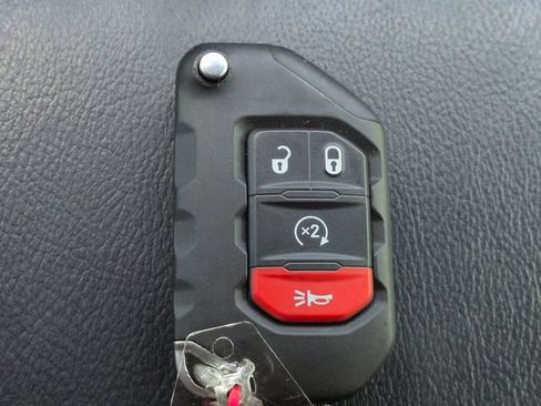 Used 2024 Jeep Wrangler Unlimited Sahara w/ Technology Group AWD/4WD image 29