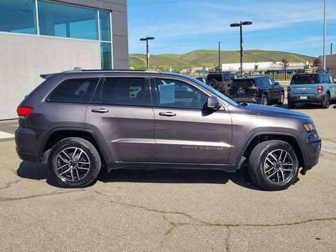 Used 2020 Jeep Grand Cherokee Trailhawk image 3