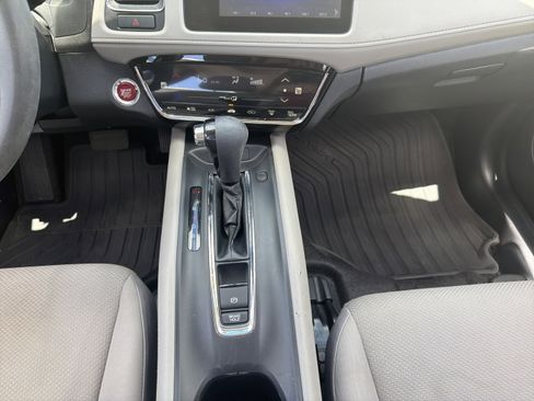 Used 2017 Honda HR-V EX image 9