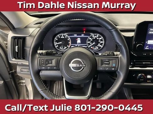 Used 2025 Nissan Pathfinder SL AWD/4WD image 25