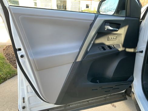 Used 2013 Toyota RAV4 Limited image 14