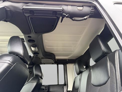 Used 2016 Jeep Wrangler Unlimited Sahara image 24