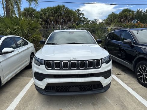 Used 2023 Jeep Compass Sport AWD/4WD image 2