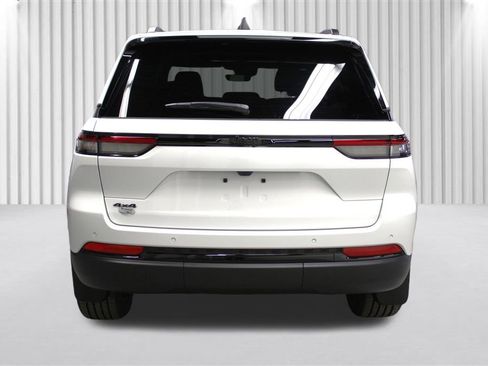 New 2025 Jeep Grand Cherokee Laredo image 4