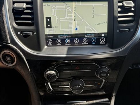 Used 2017 Chrysler 300 C image 12