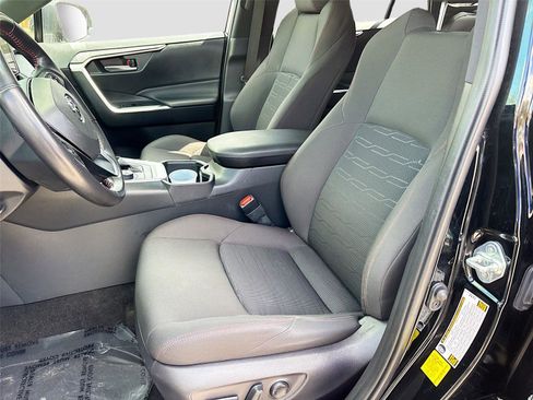 Used 2023 Toyota RAV4 SE w/ Weather & Moonroof Package image 22