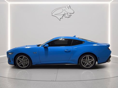 Used 2024 Ford Mustang GT RWD image 2
