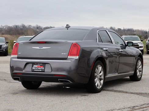 Used 2017 Chrysler 300 Limited w/ Value Package image 9