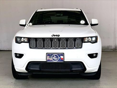Used 2019 Jeep Grand Cherokee Altitude RWD image 2