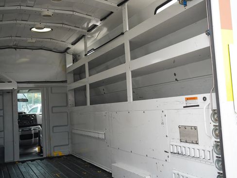 Used 2018 Ford E-450 and Econoline 450 Super Duty RWD image 12