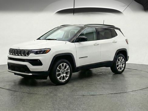 Used 2025 Jeep Compass Limited AWD/4WD image 3