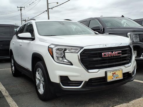 Used 2024 GMC Terrain SLE w/ Driver Convenience Package AWD/4WD image 3