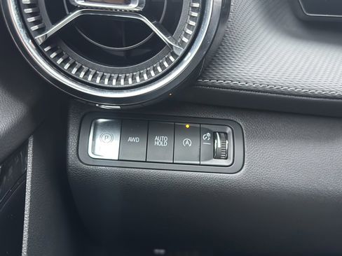 Used 2025 Chevrolet Equinox LT w/ Convenience Package II image 29