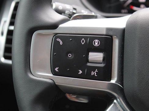 Certified 2025 Land Rover Discovery Dynamic SE image 17