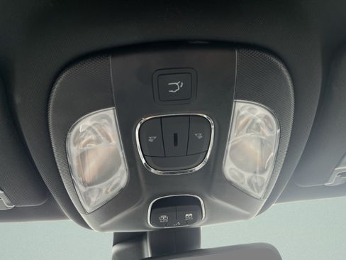 Used 2025 Jeep Compass Latitude w/ Sun & Sound Group AWD/4WD image 20