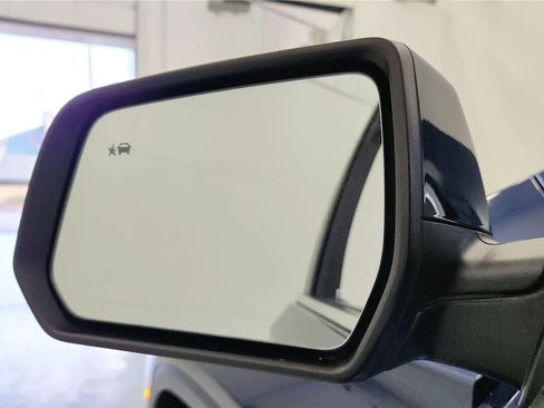 Used 2023 Chevrolet Traverse LT FWD image 37
