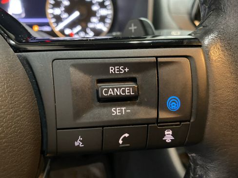 Used 2023 Nissan Rogue SV w/ SV Premium B Package image 15