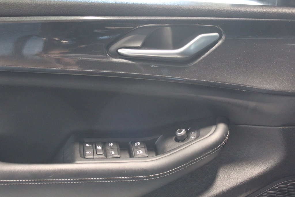 Used 2023 Jeep Grand Cherokee Laredo w/ Luxury Tech Group I AWD/4WD image 6