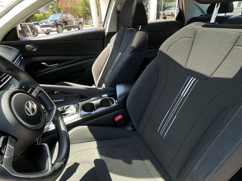 Used 2025 Hyundai Elantra SEL FWD image 21