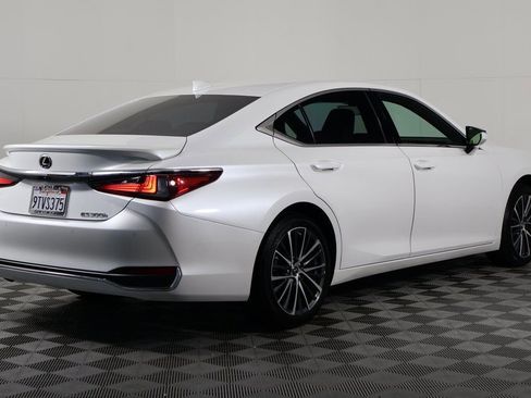 Certified 2025 Lexus ES 300h w/ Premium Package image 4