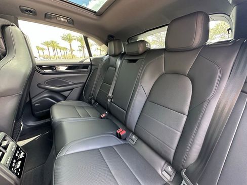 Used 2026 Porsche Macan Electric RWD image 38