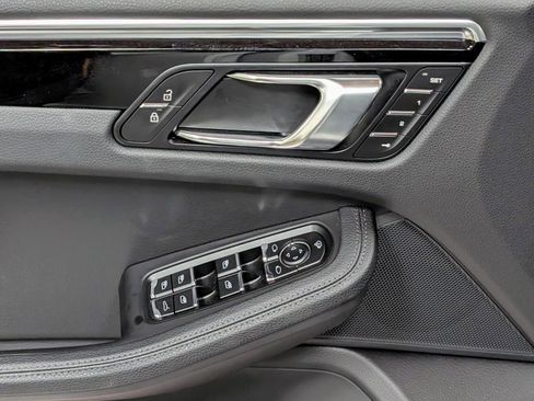 Used 2025 Porsche Macan image 14