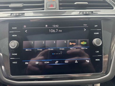 Used 2022 Volkswagen Tiguan SE image 16