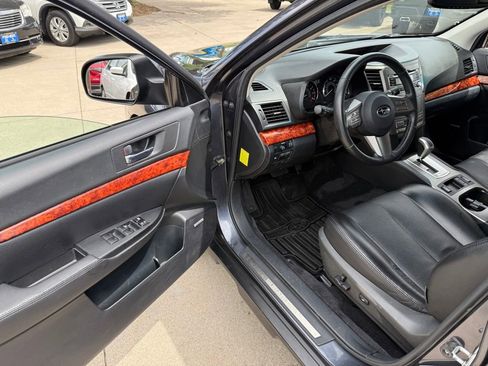 Used 2010 Subaru Outback 2.5i Limited AWD/4WD image 11