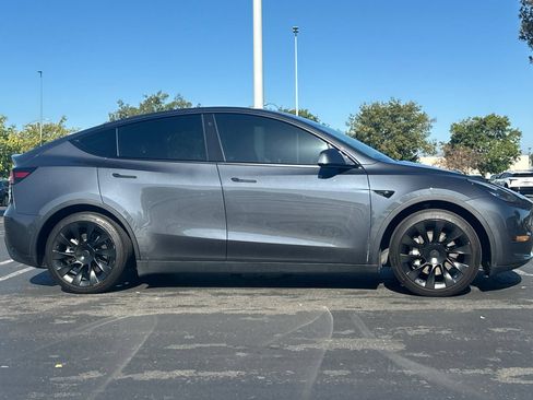 Used 2021 Tesla Model Y Long Range AWD/4WD image 3
