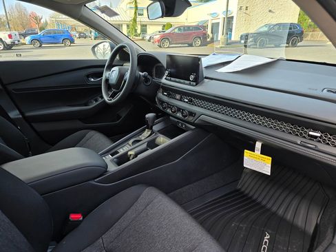 Certified 2025 Honda Accord SE image 4