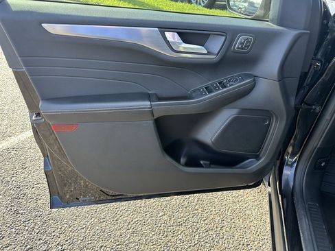 Used 2022 Ford Escape Titanium w/ Class II Trailer Tow Package image 10