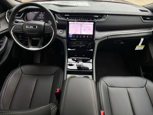 New 2025 Jeep Grand Cherokee L Limited w/ Black Appearance Package image 11