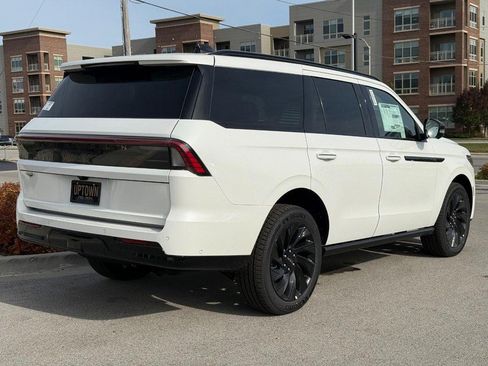 New 2025 Lincoln Navigator Reserve w/ Jet Appearance Package image 3