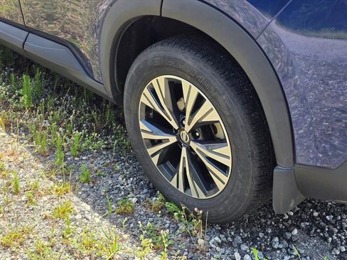 Used 2021 Nissan Rogue SV FWD image 16