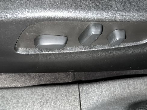 Used 2023 Cadillac XT4 Premium Luxury image 22