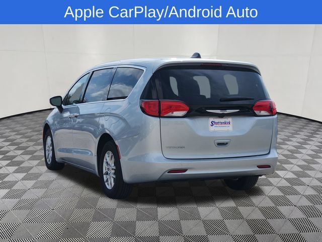 Used 2023 Chrysler Voyager LX FWD image 4