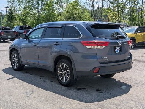 Used 2018 Toyota Highlander XLE AWD/4WD image 3