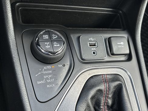 Used 2022 Jeep Cherokee Trailhawk w/ Sun, Sound & Nav Group image 24