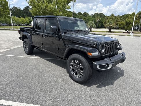 Used 2026 Jeep Gladiator Sport AWD/4WD image 2