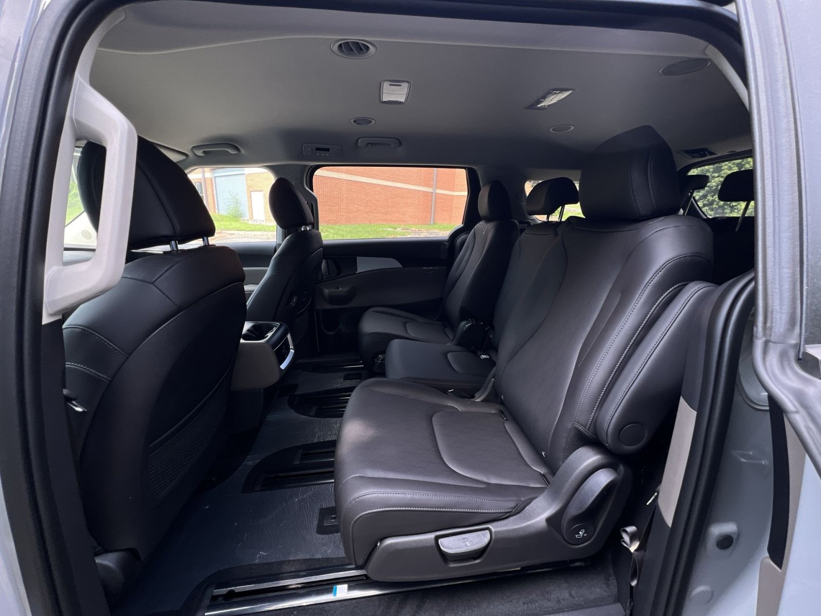 New 2027 Kia Carnival FWD image 31