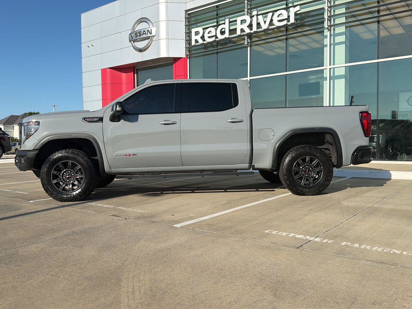 Used 2024 GMC Sierra 1500 AT4X AWD/4WD image 10