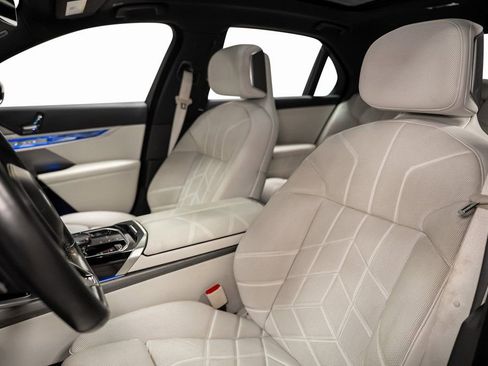 Used 2023 BMW 740i w/ Luxury Rear Seating Package image 30