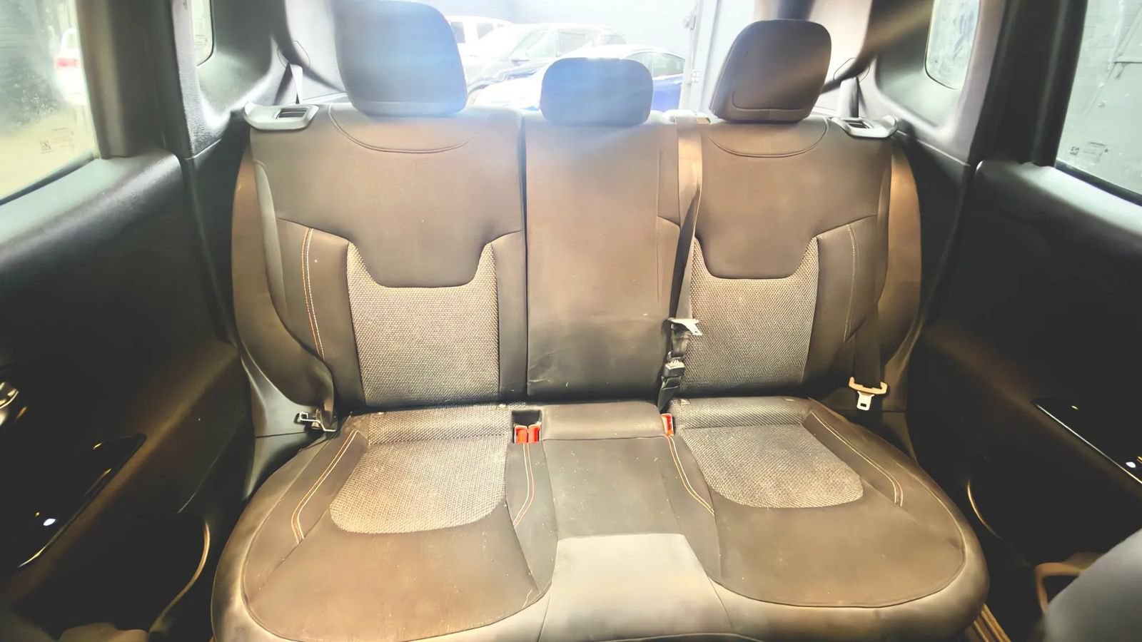 Used 2016 Jeep Renegade 75th Anniversary FWD image 10