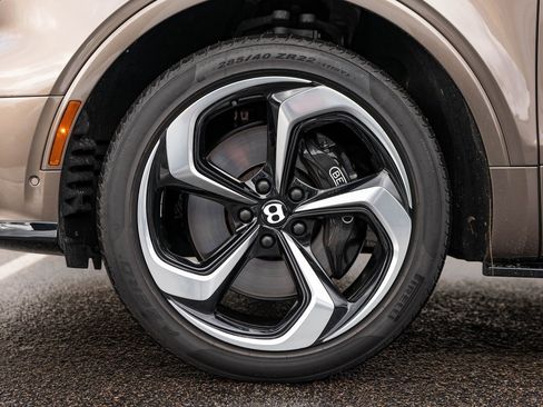 Used 2022 Bentley Bentayga image 6