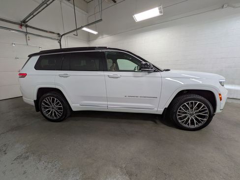 Used 2024 Jeep Grand Cherokee L Summit AWD/4WD image 3