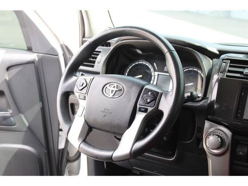 Used 2018 Toyota 4Runner SR5 AWD/4WD image 16