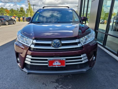 Used 2019 Toyota Highlander XLE image 3