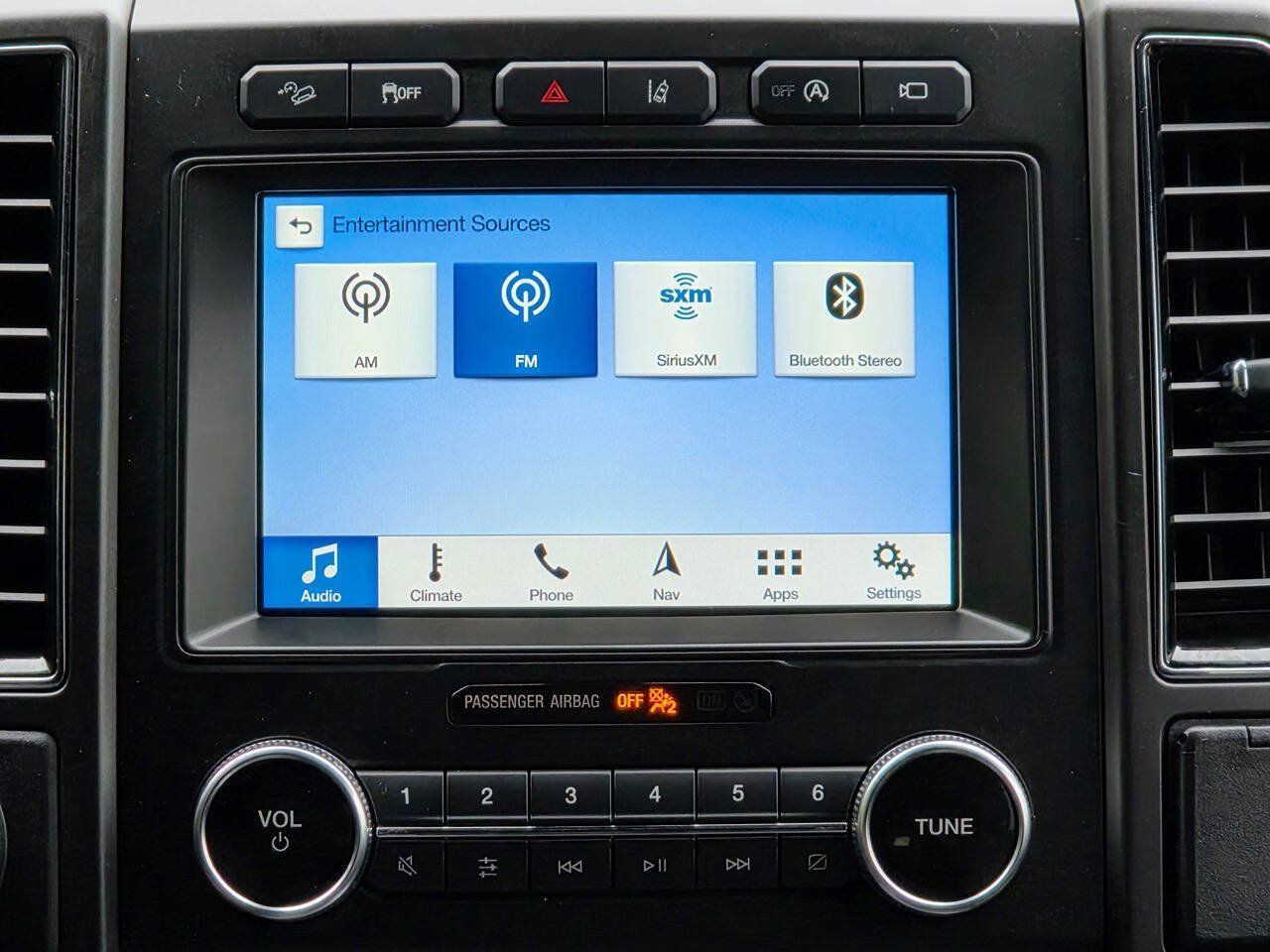 Used 2019 Ford Expedition Limited w/ Equipment Group 303A AWD/4WD image 27
