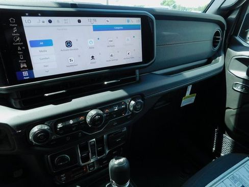 New 2025 Jeep Wrangler Unlimited Rubicon w/ Technology Group image 25